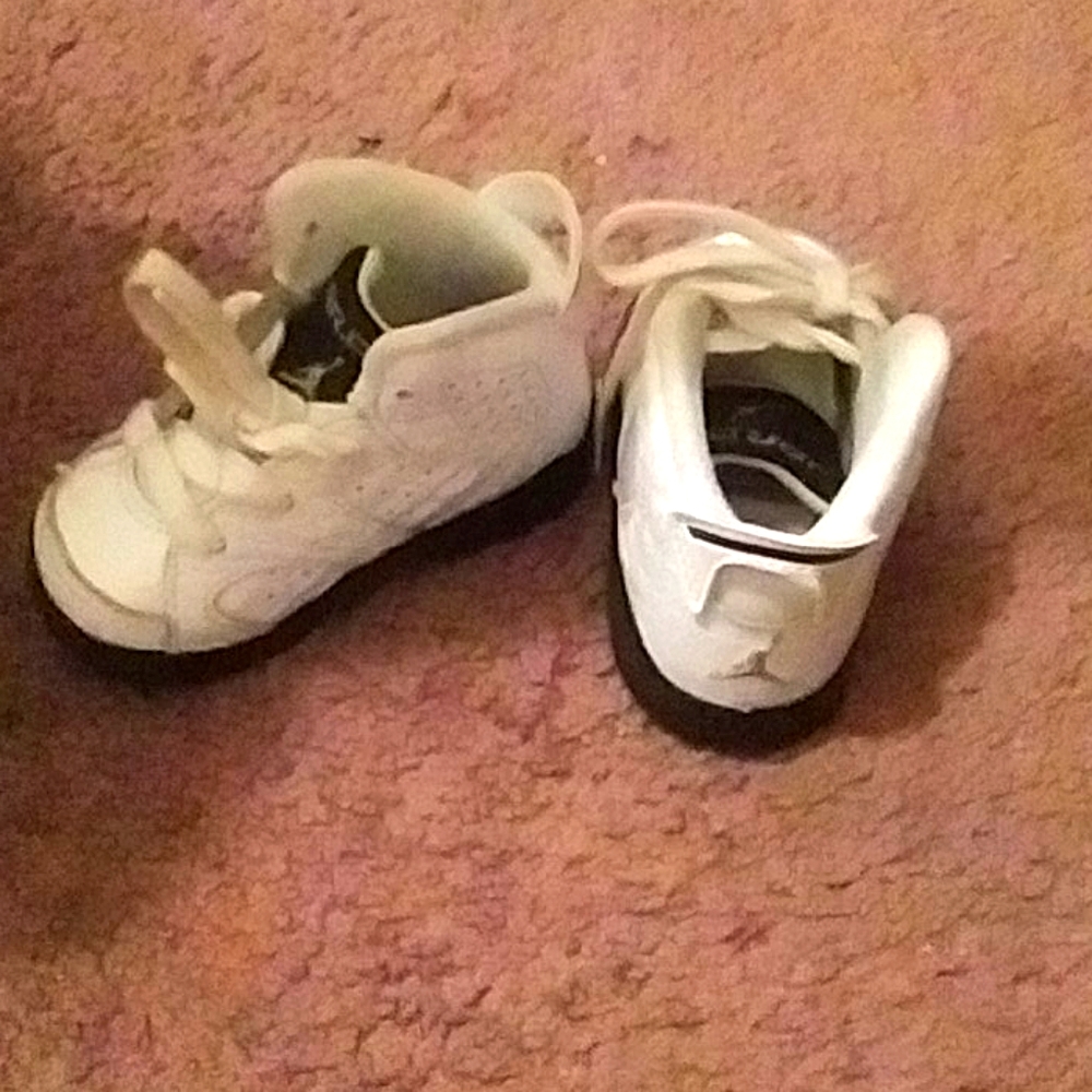 🔥Jordan White Sneakers🌟